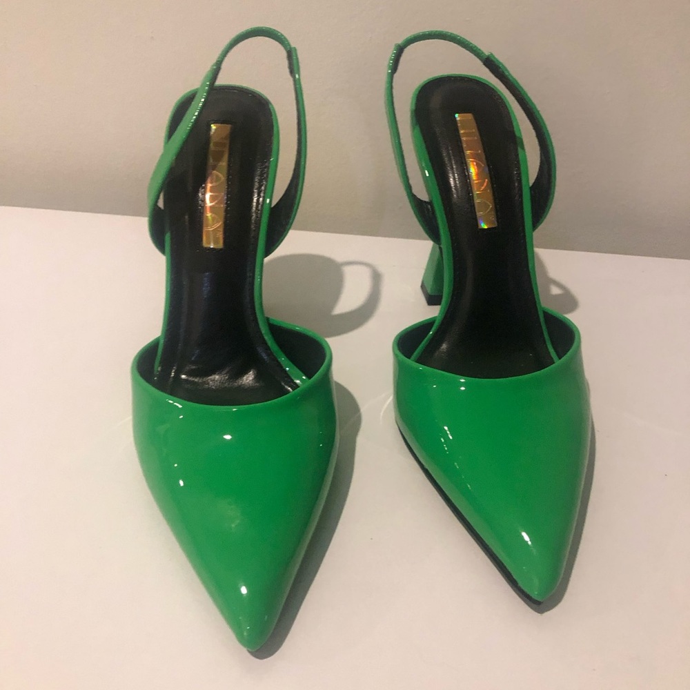 Forever 21 Vibrant Green Pointed Heels
